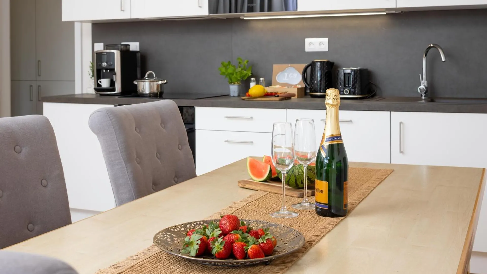 Stylish Flat By The Metro Apartment Prague