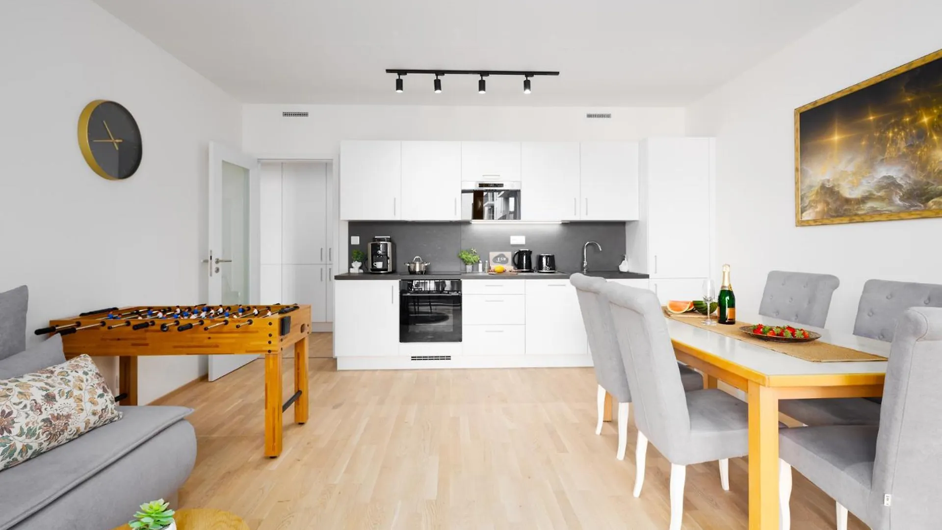 Stylish Flat By The Metro Apartment Prague