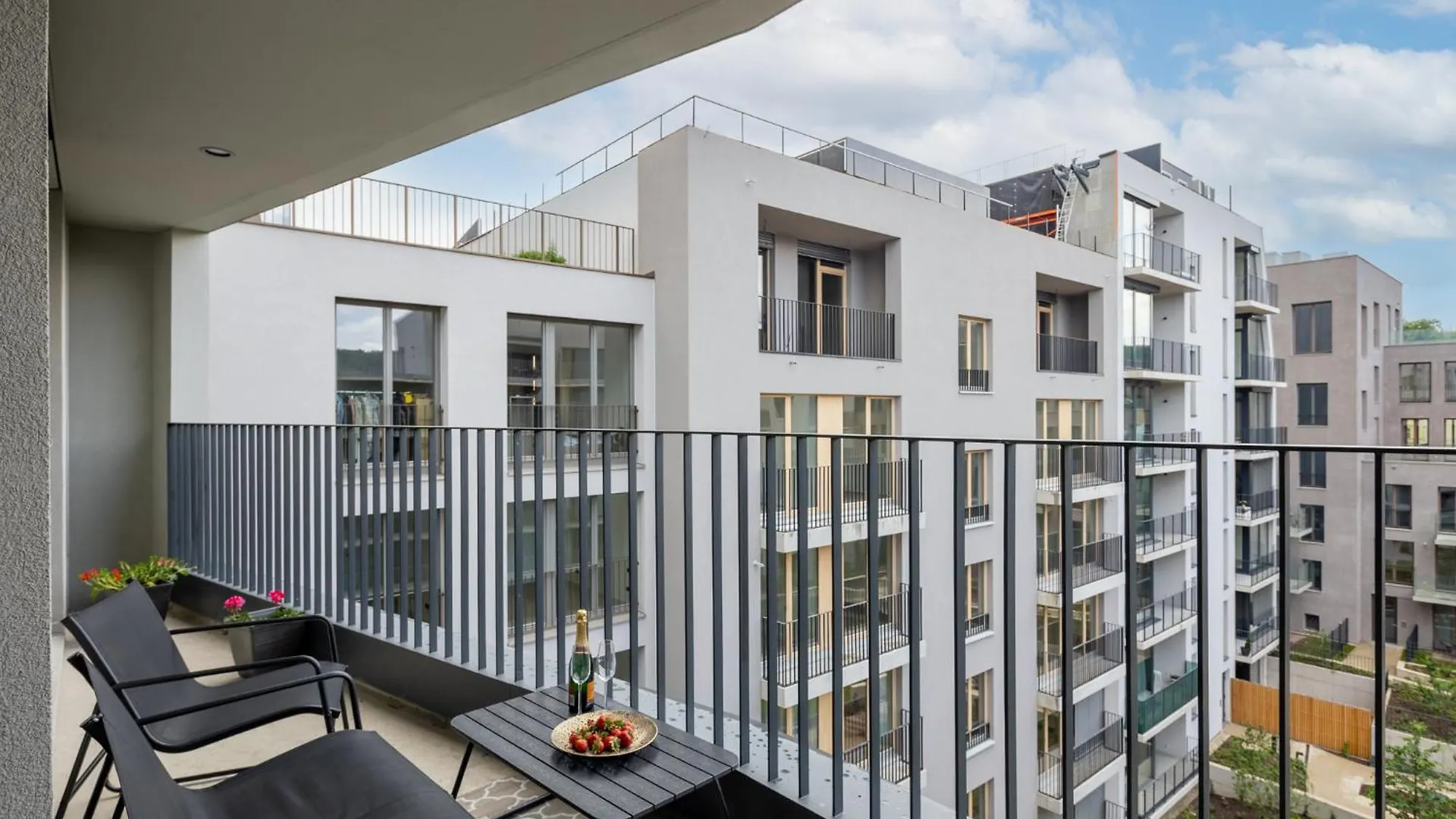 Stylish Flat By The Metro Lägenhet Prag